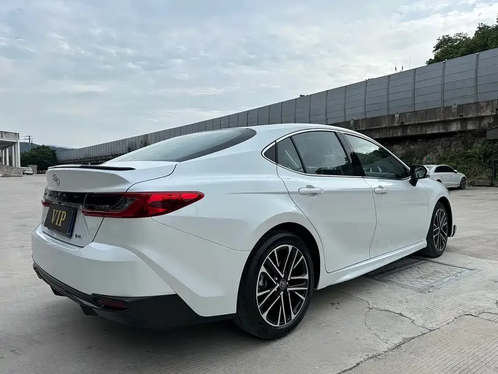 Toyota Camry — фото 7