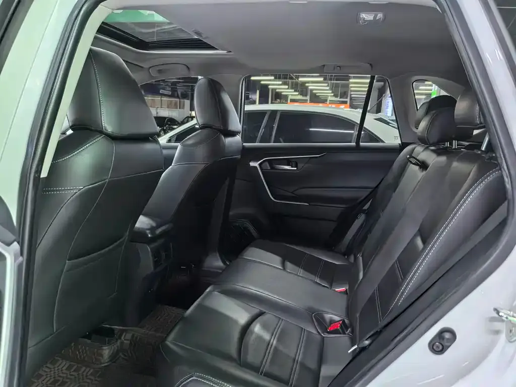 Toyota RAV4 2022 из CN, фото 3