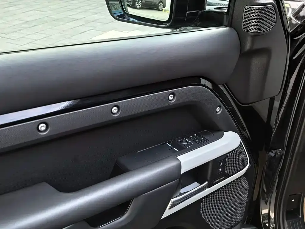 Land Rover Defender — фото 6