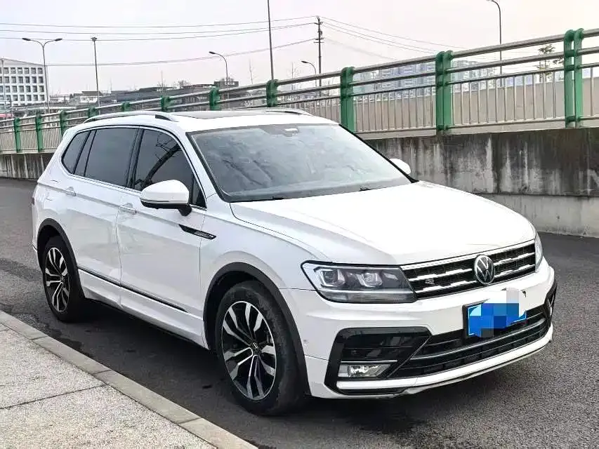 Volkswagen Tiguan L — фото 5