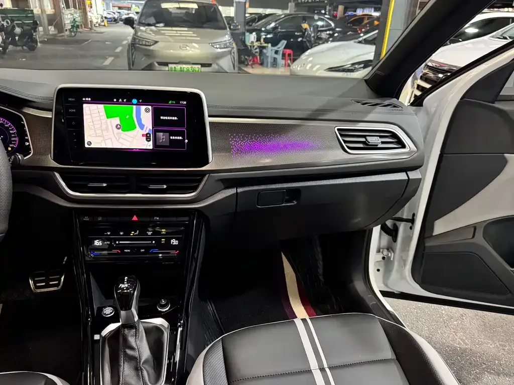 Volkswagen T-Roc — фото 4