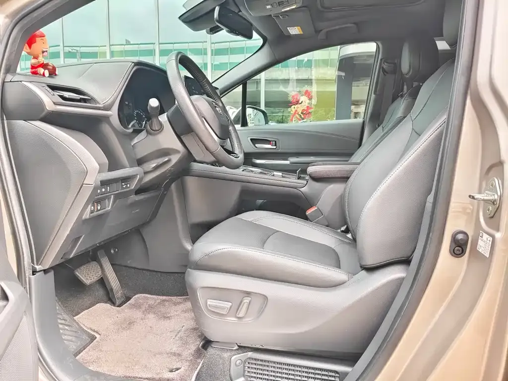 Toyota Sienna — фото 4