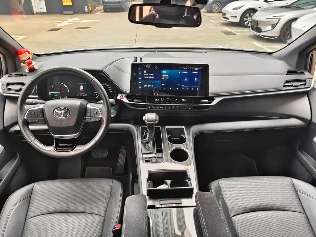 Toyota Sienna — фото 9