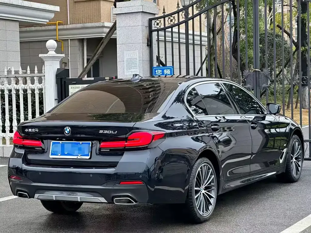 BMW 5 Series — фото 4
