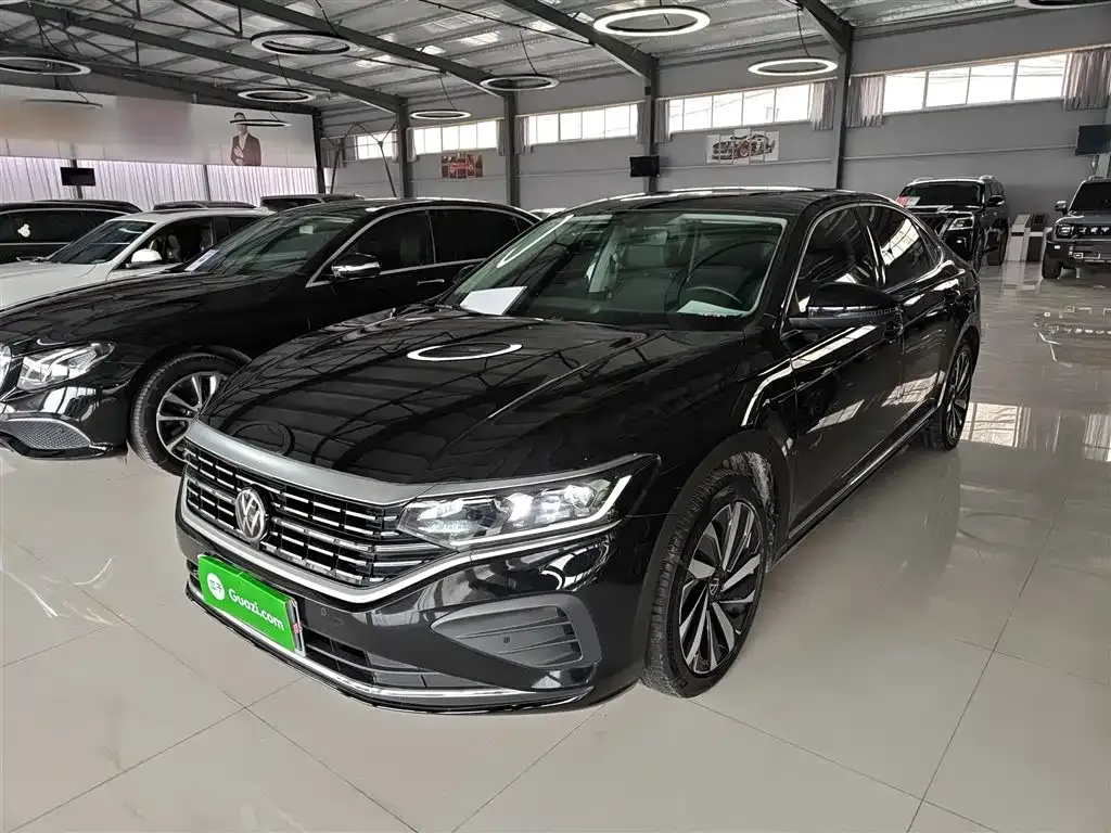 Volkswagen Passat — фото 1