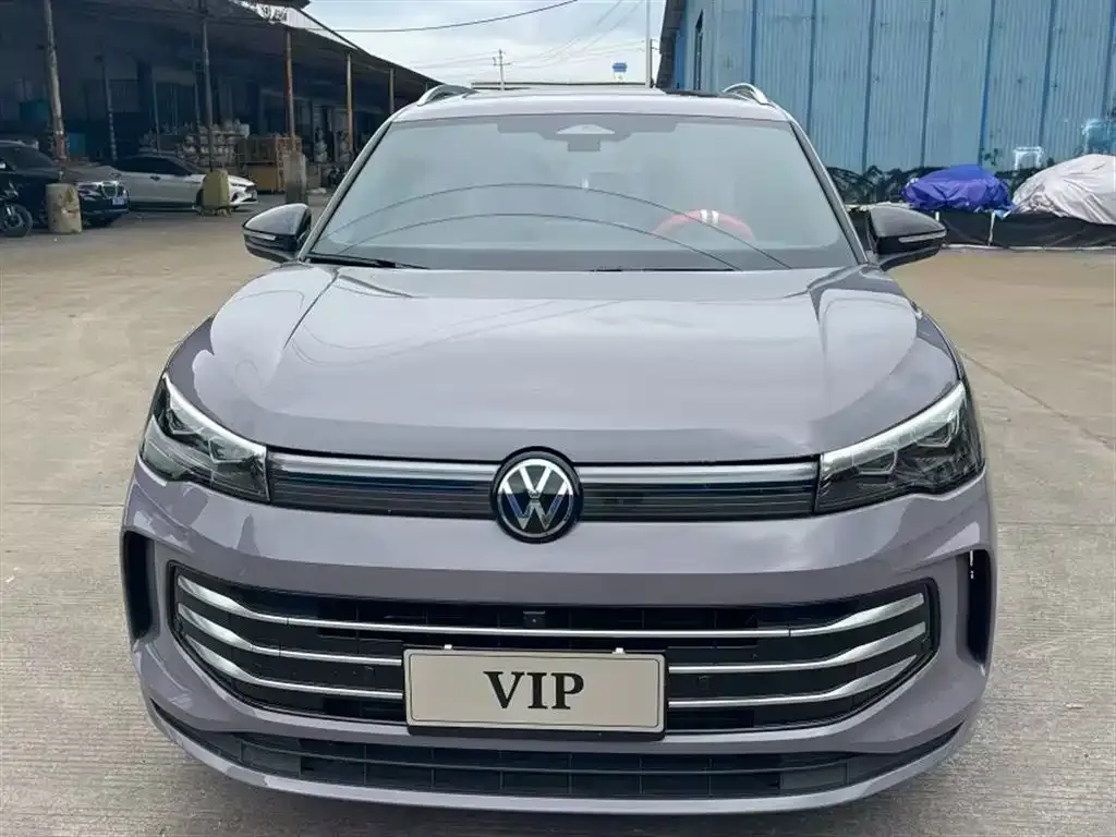 Volkswagen Tiguan L — фото 4