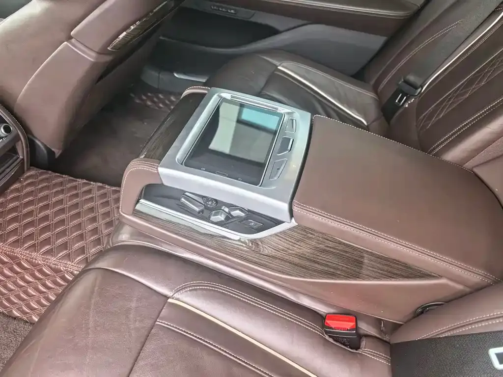 BMW 7 Series 2021 из CN, фото 7