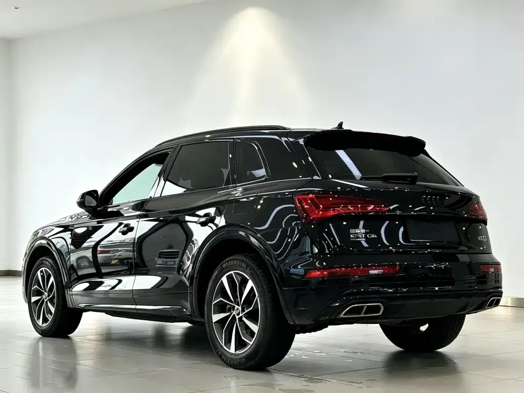 Audi Q5L — фото 10