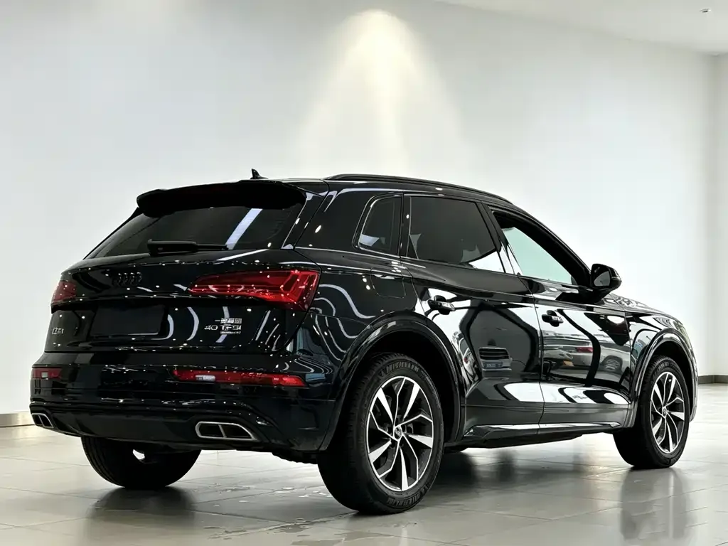 Audi Q5L — фото 6