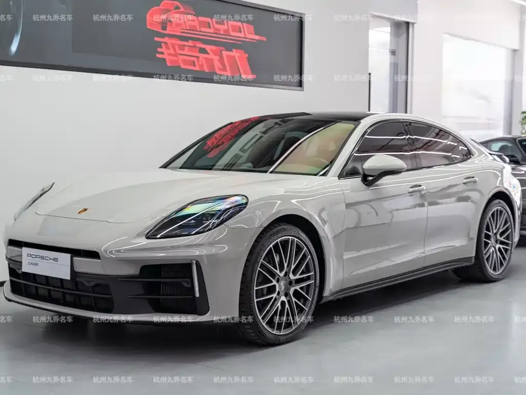 Porsche Panamera — фото 1