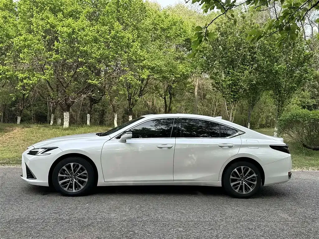 Lexus ES — фото 8