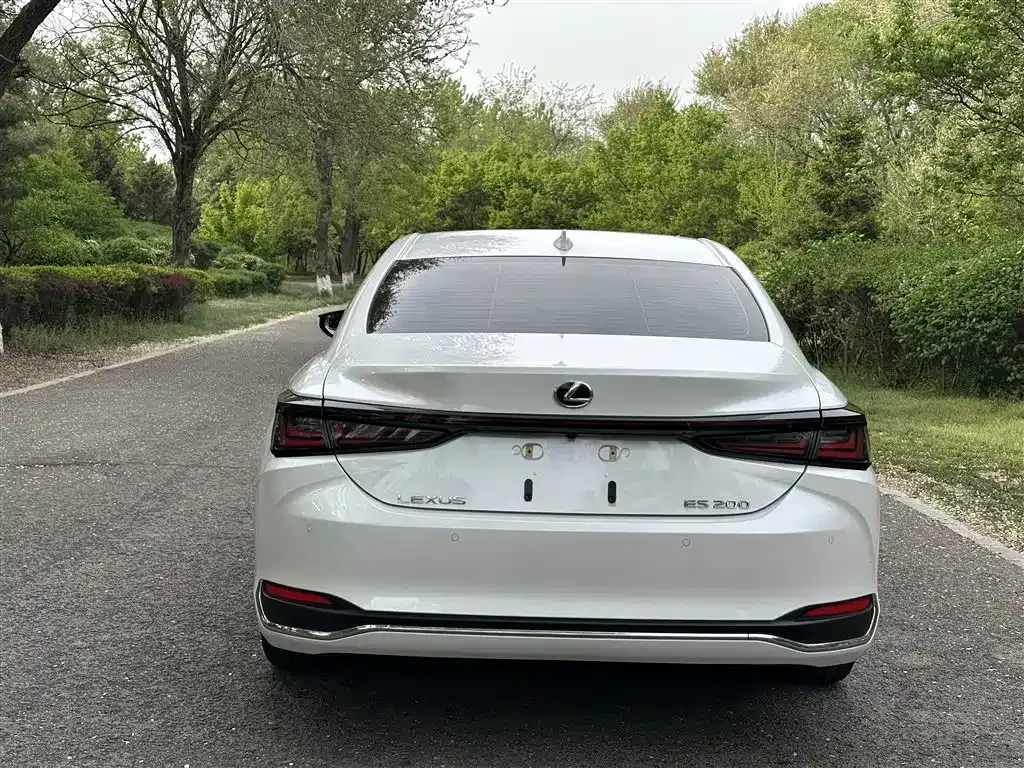 Lexus ES — фото 10