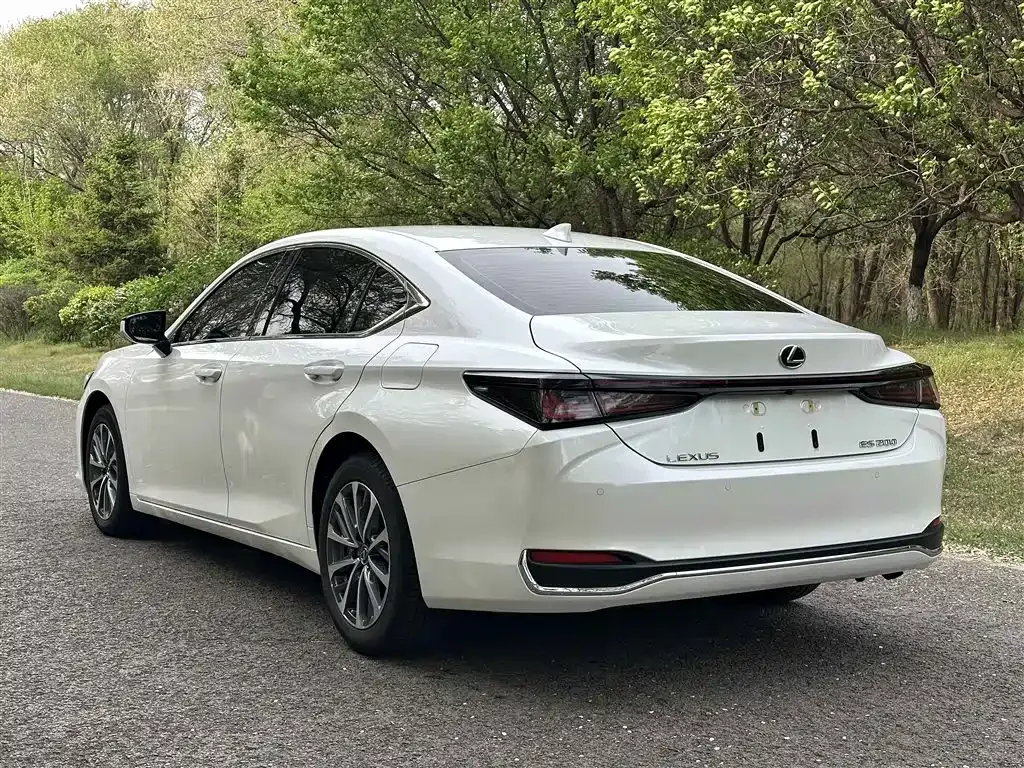 Lexus ES — фото 7