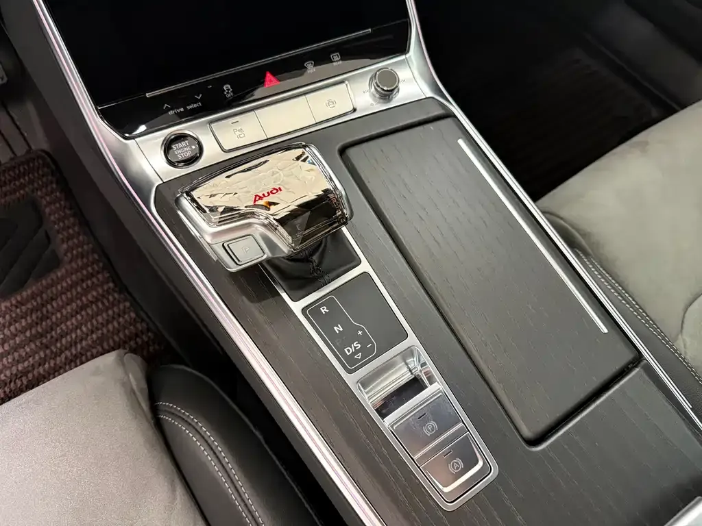 Audi A6L 2024 из CN, фото 6