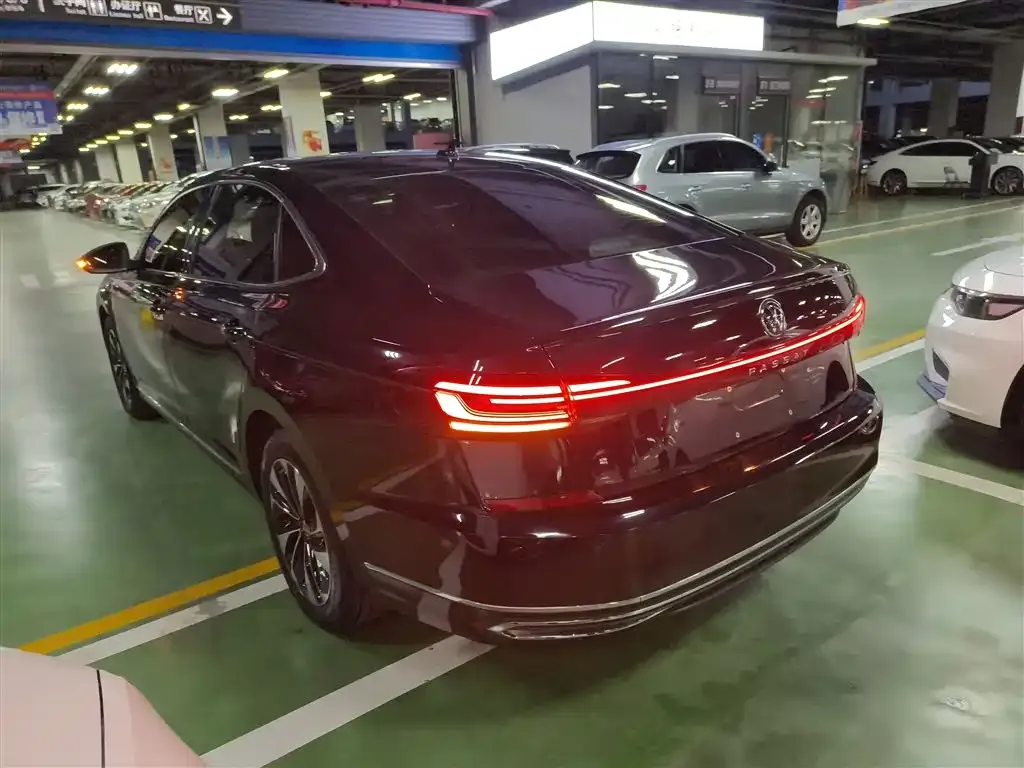 Volkswagen Passat — фото 10