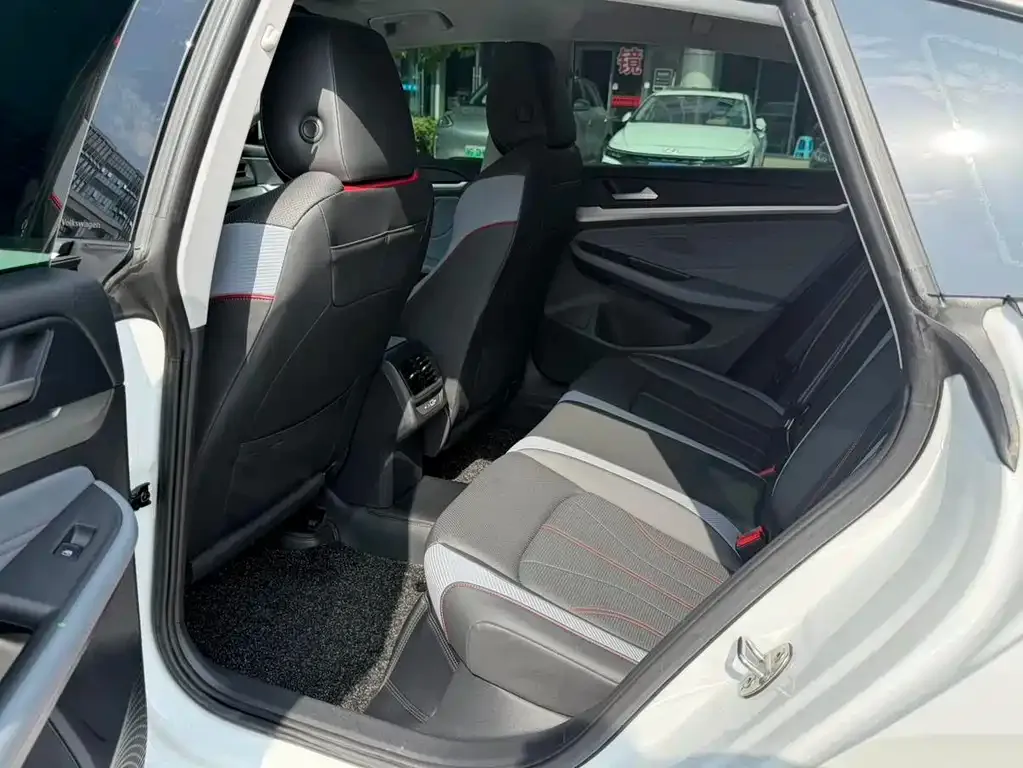Volkswagen Lamando 2024 из CN, фото 8