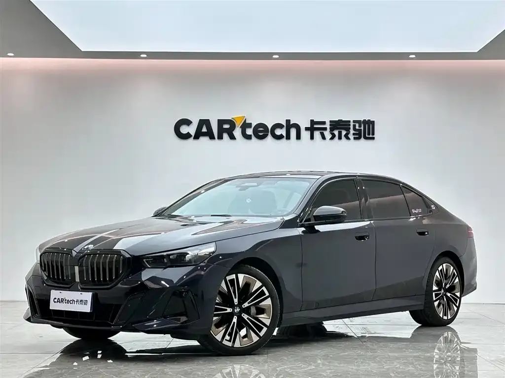 BMW 5 Series — фото 1