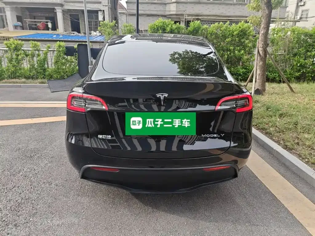 Tesla Model Y — фото 10