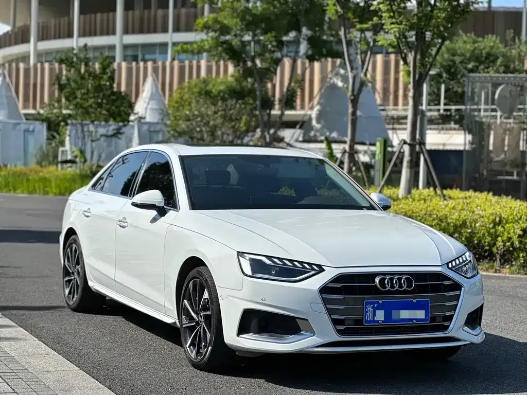 Audi A4L 2022 из CN, фото 6