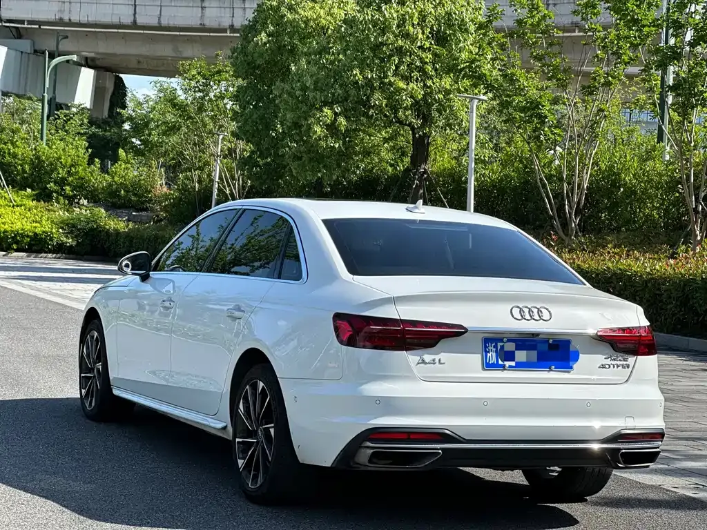 Audi A4L 2022 из CN, фото 9