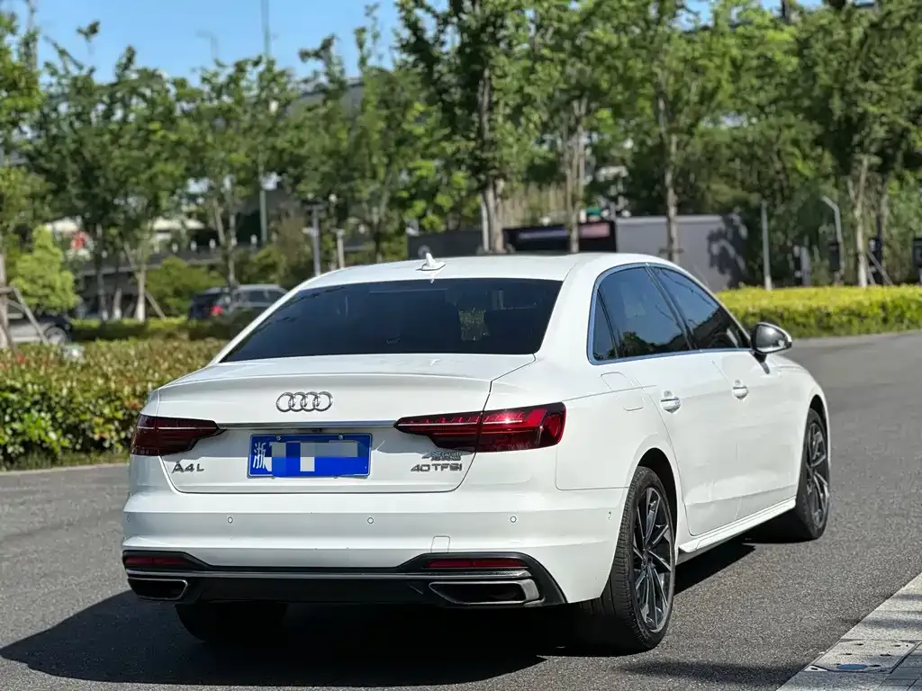 Audi A4L 2022 из CN, фото 5