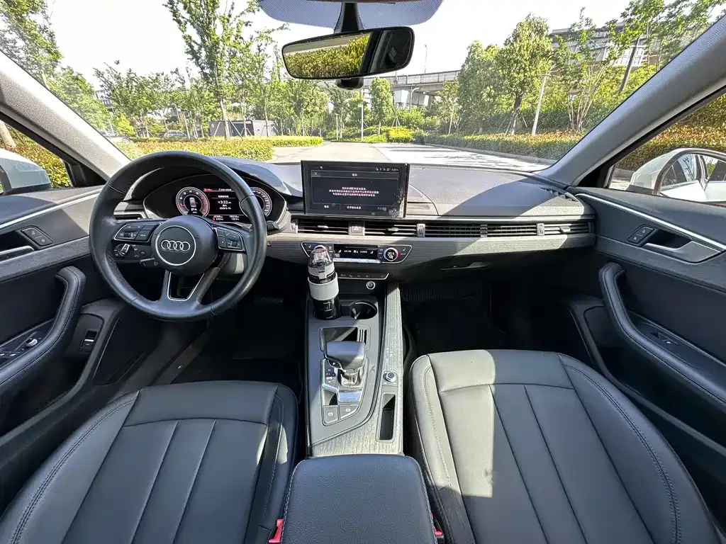 Audi A4L 2022 из CN, фото 3