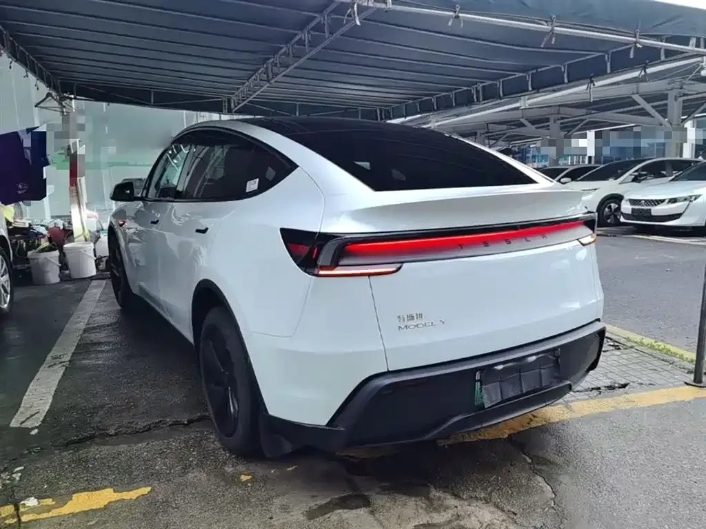 Tesla Model Y — фото 4