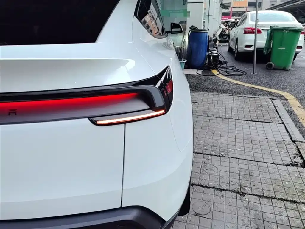 Tesla Model Y — фото 7