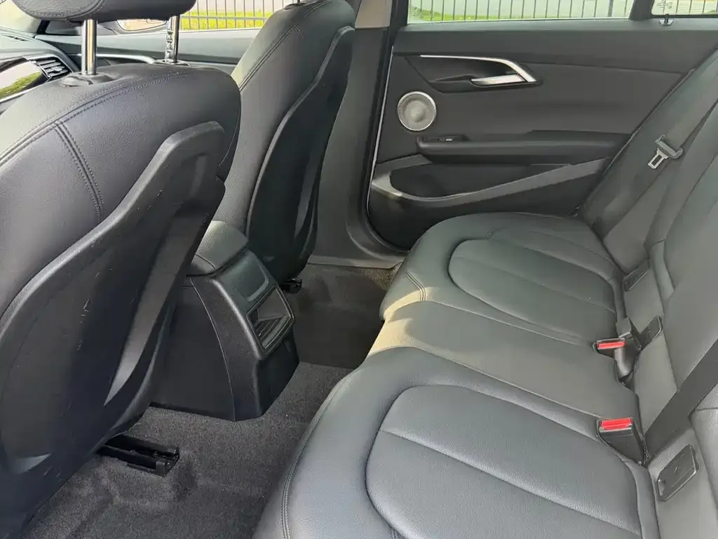 BMW 1 Series 2022 из CN, фото 2