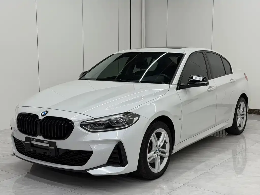 BMW 1 Series 2021 из CN, фото 1