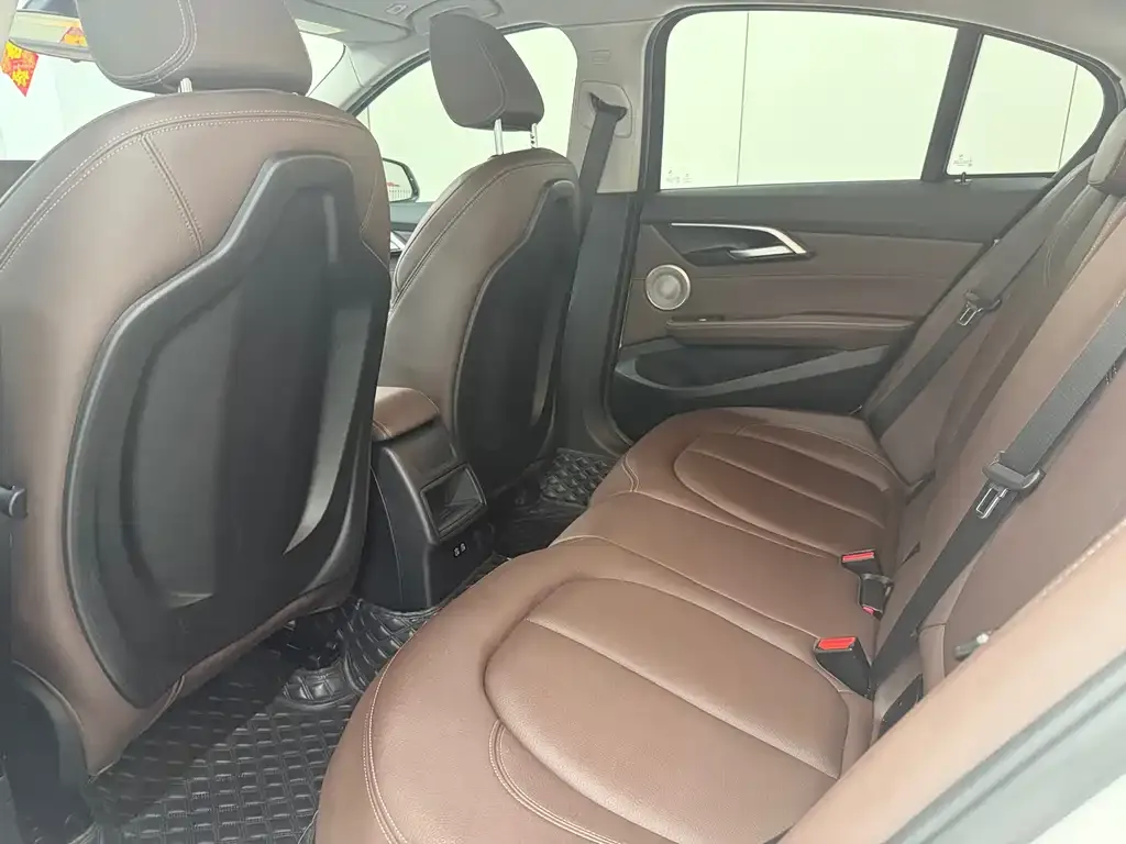 BMW 1 Series 2021 из CN, фото 2