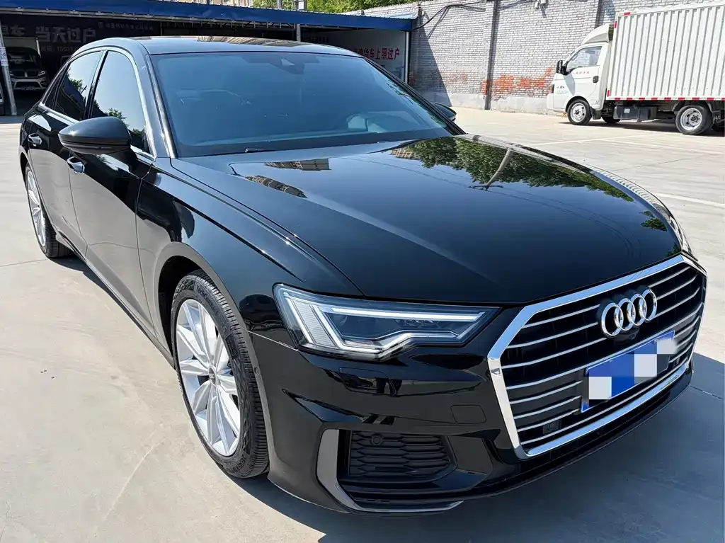 Audi A6L — фото 1