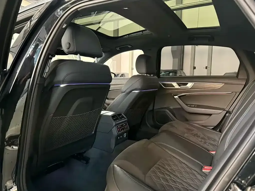 Audi A6L — фото 10