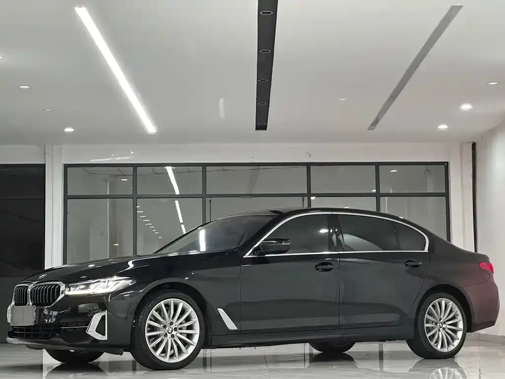 BMW 5 Series — фото 1