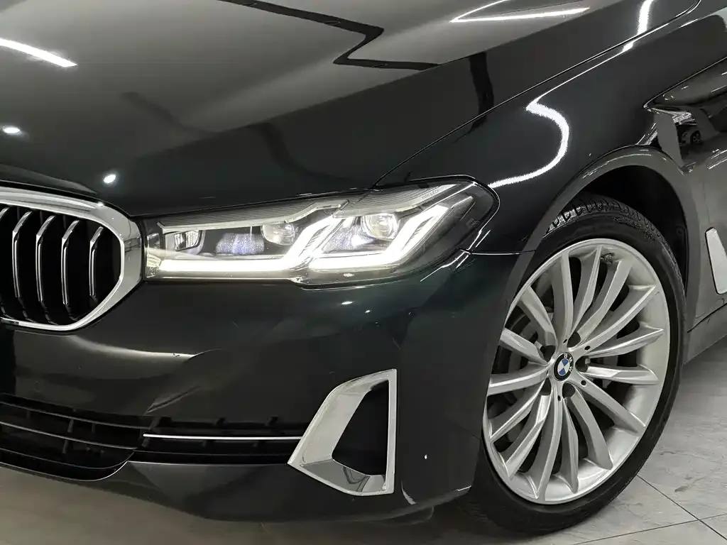 BMW 5 Series — фото 9