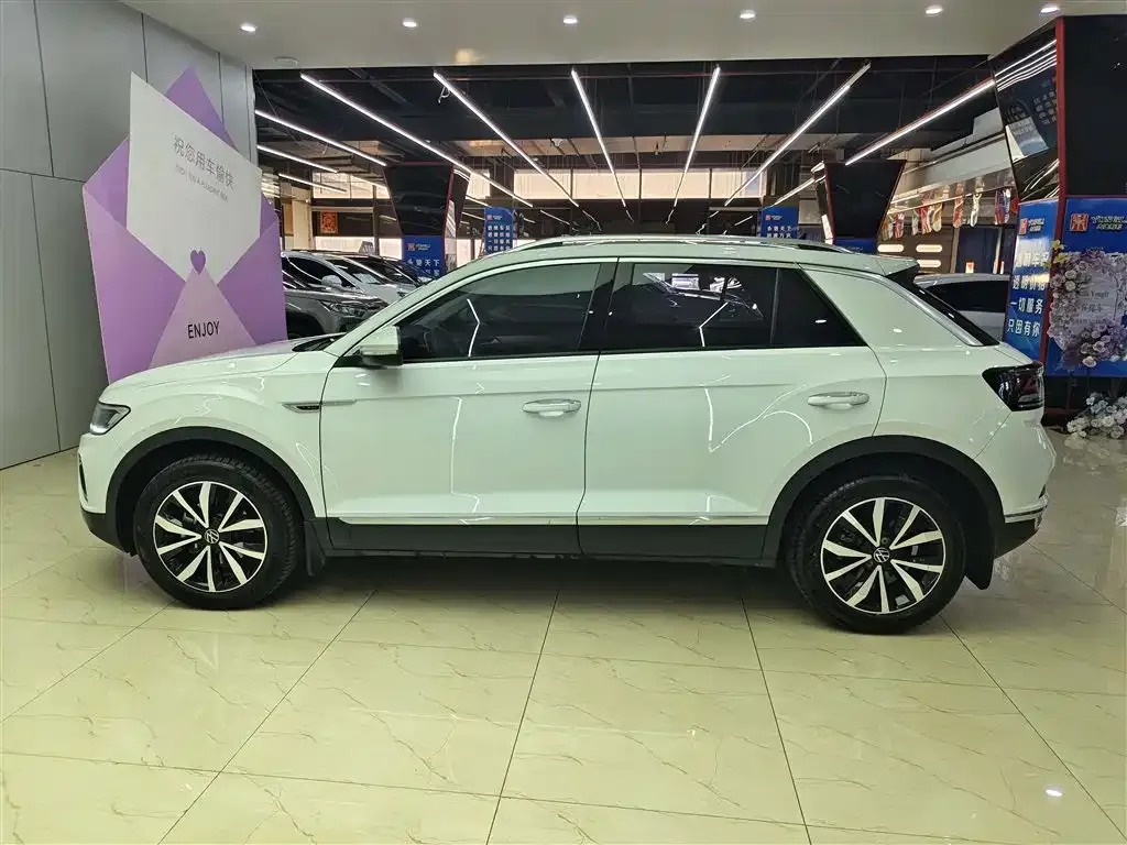 Volkswagen T-Roc — фото 7
