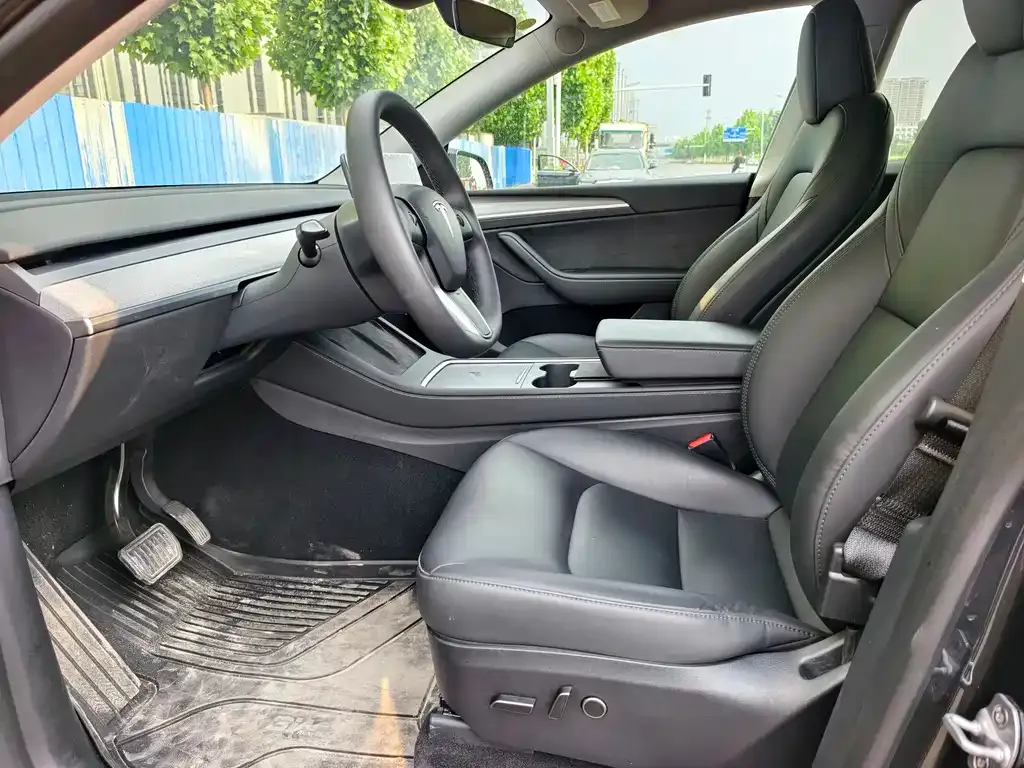 Tesla Model Y — фото 6