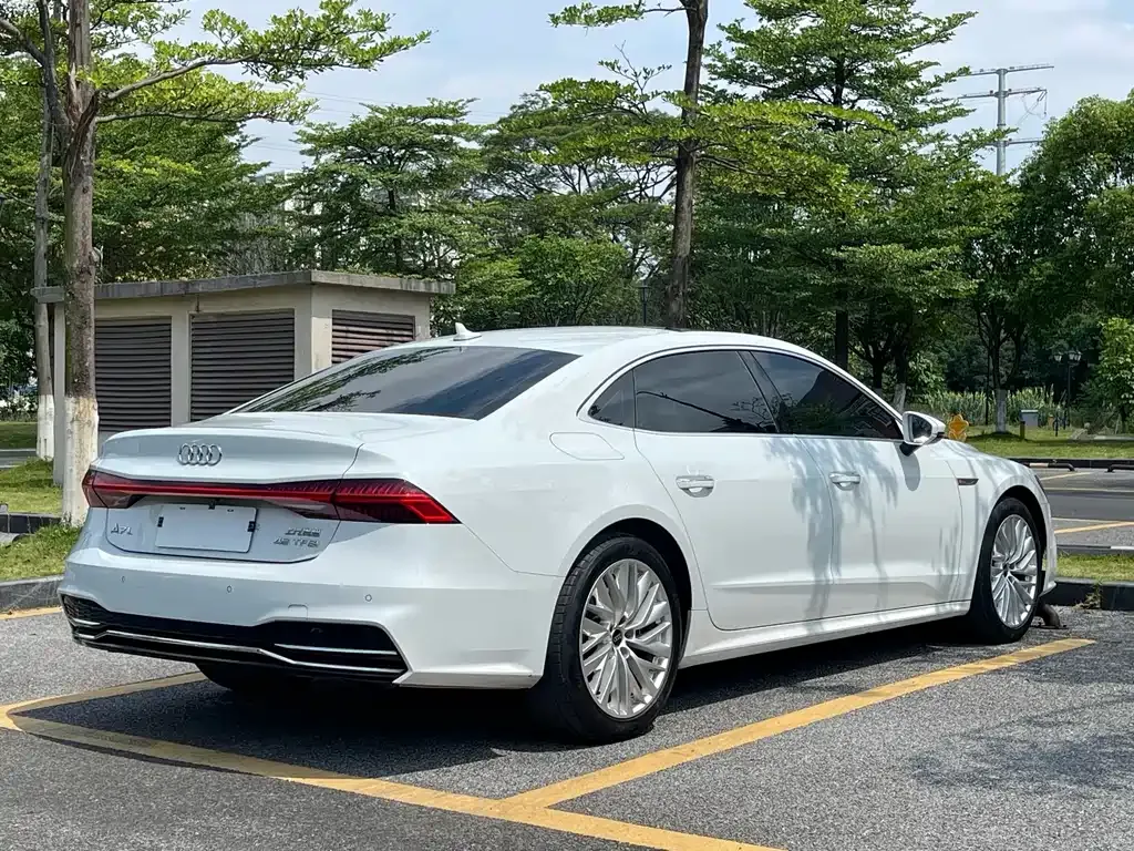 Audi A7L — фото 9