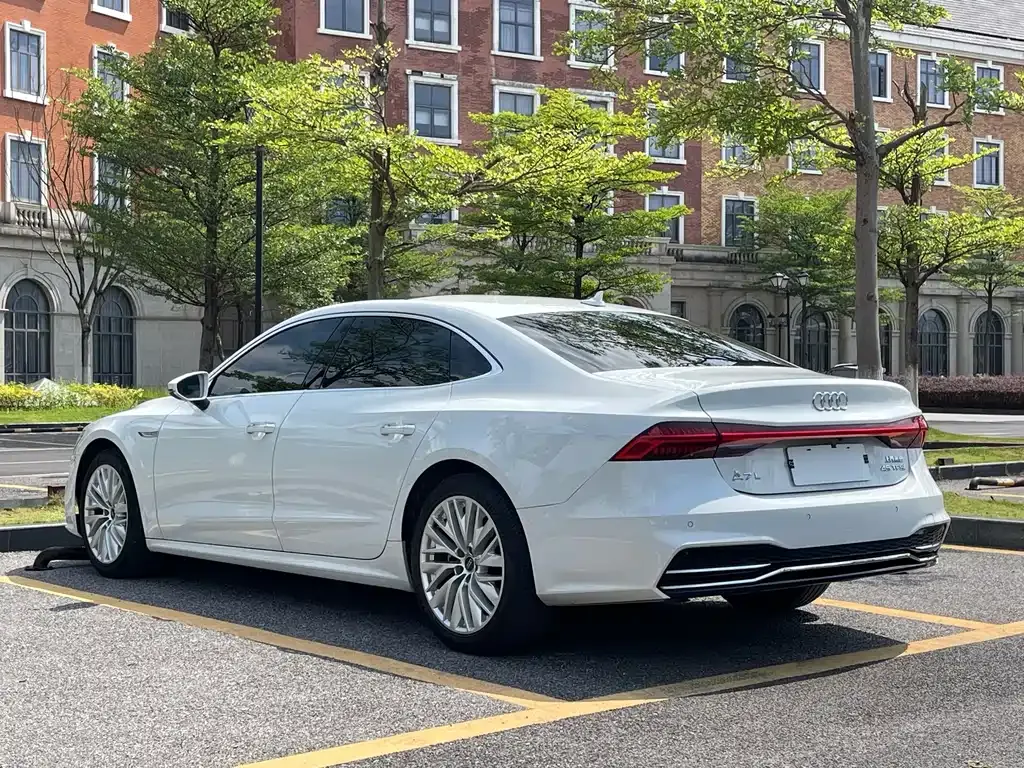 Audi A7L — фото 7