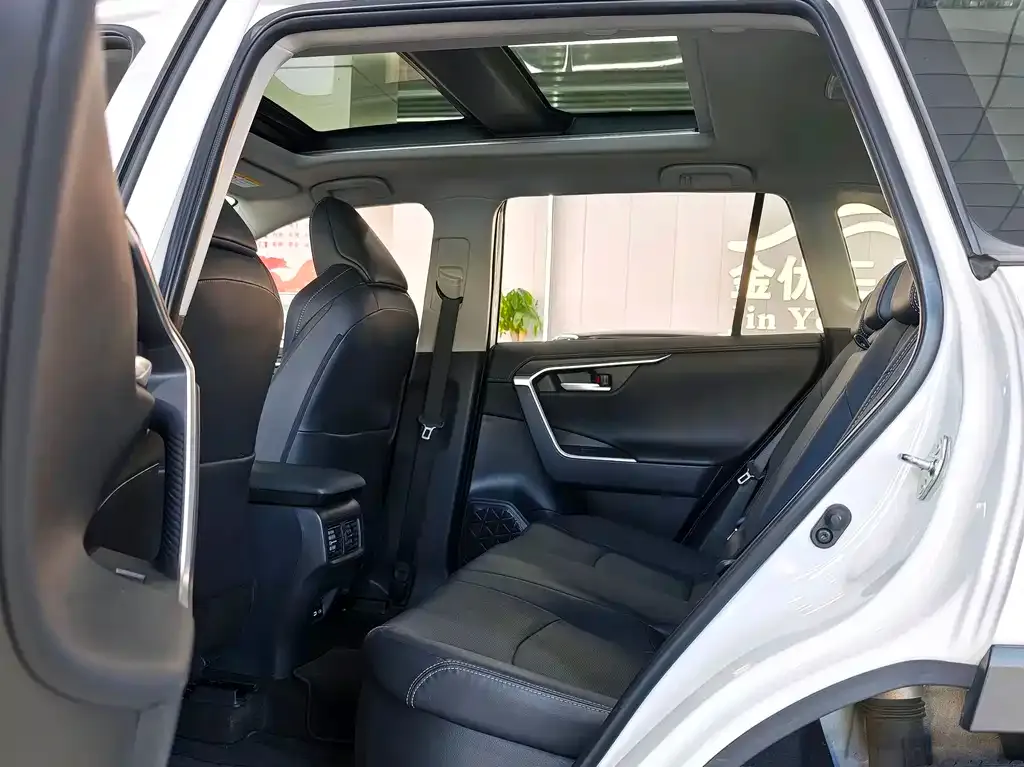 Toyota Wildlander — фото 10
