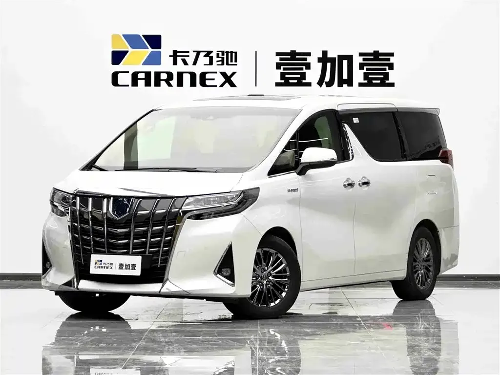 Toyota Alphard — фото 1