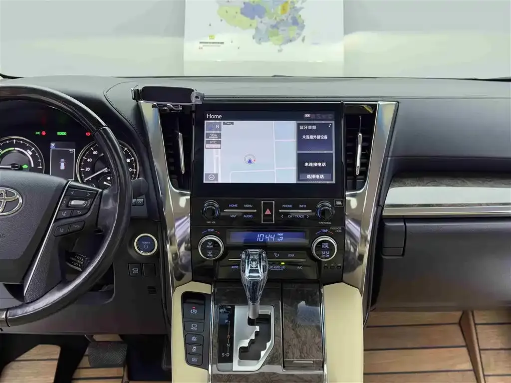 Toyota Alphard — фото 10