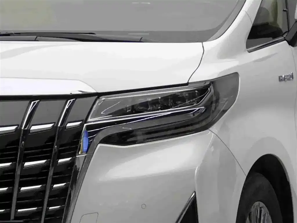 Toyota Alphard — фото 2