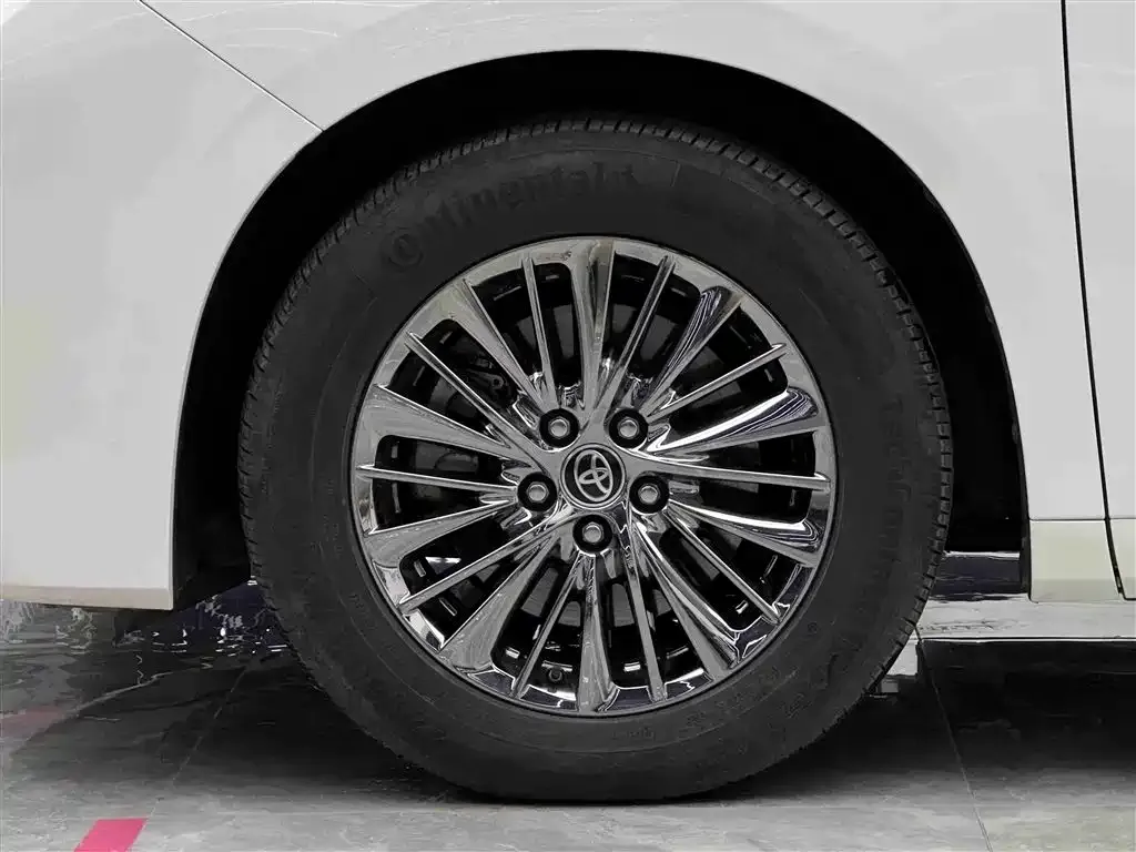 Toyota Alphard — фото 4