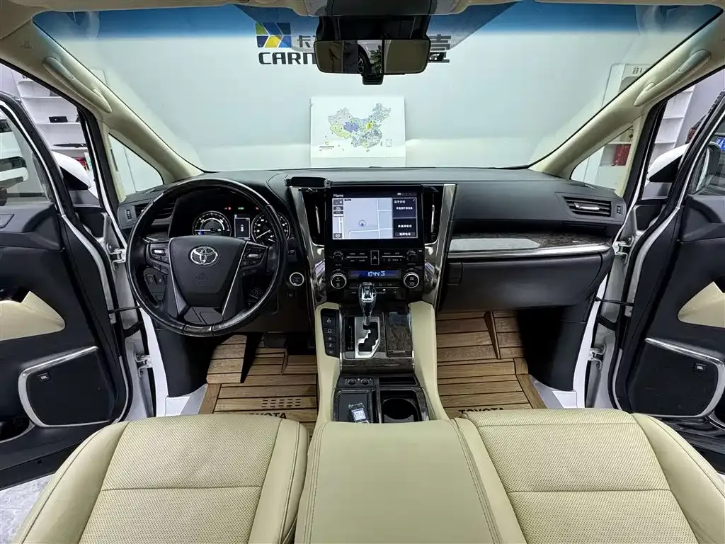 Toyota Alphard — фото 7
