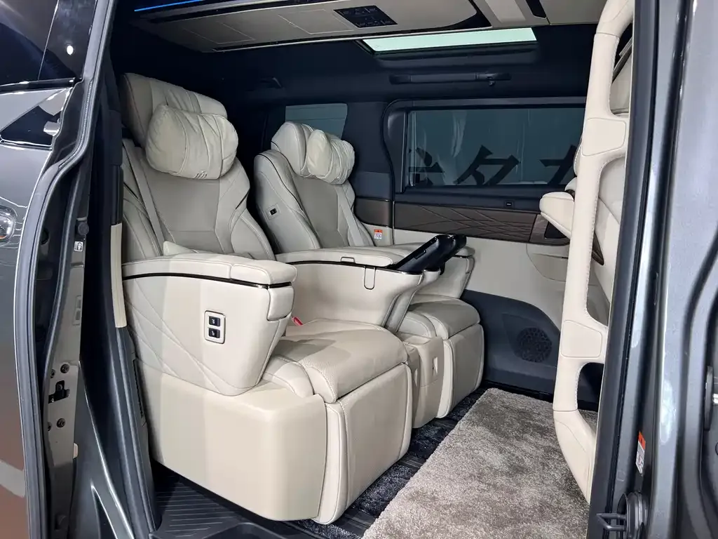 Toyota Vellfire — фото 10
