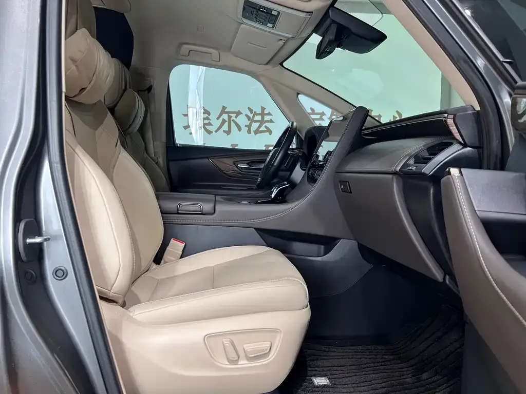 Toyota Vellfire — фото 3