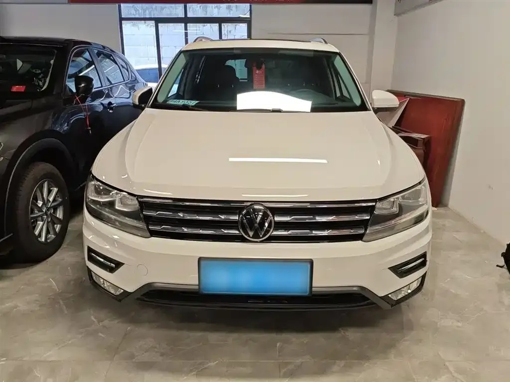 Volkswagen Tiguan L — фото 9