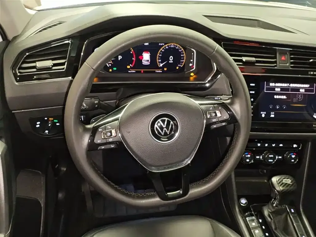 Volkswagen Tiguan L — фото 7