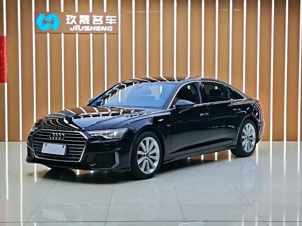 Audi A6L — фото 1